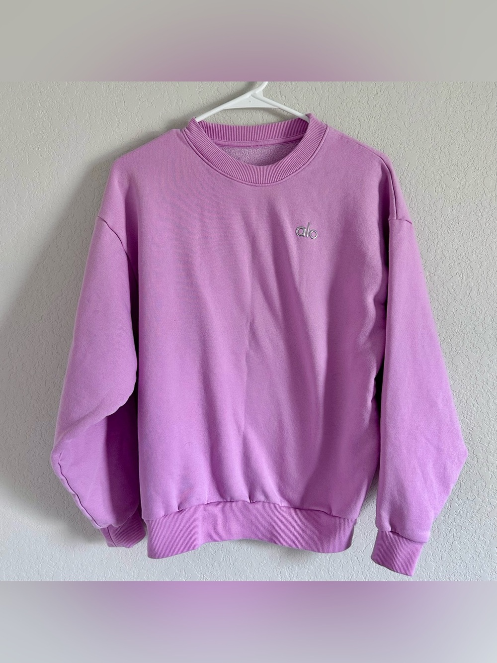 Alo Yoga Accolade Crew Neck Pullover Candy Heart Pink Sweatshirt Sz XS